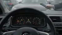 VWポロの警告灯点灯は査定に影響する？減額の理由と損しない売却手順