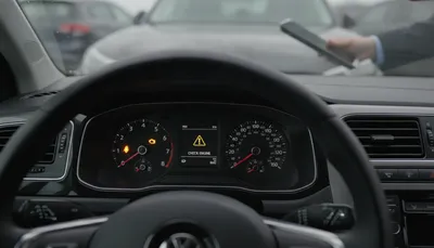 VWポロの警告灯点灯は査定に影響する？減額の理由と損しない売却手順